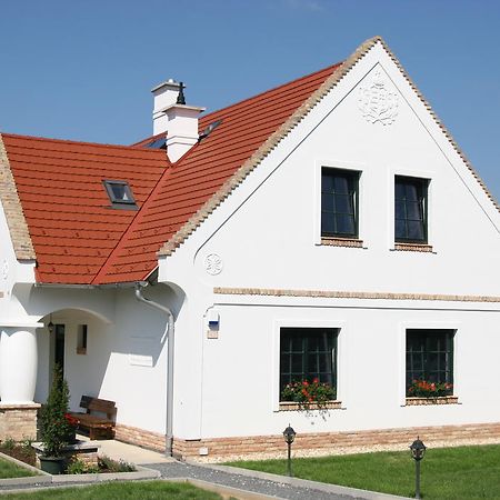 Palos Resort Zalacsány Buitenkant foto
