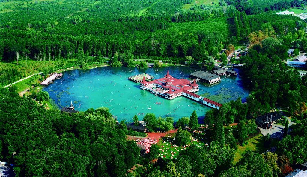 Palos Resort Zalacsány Buitenkant foto