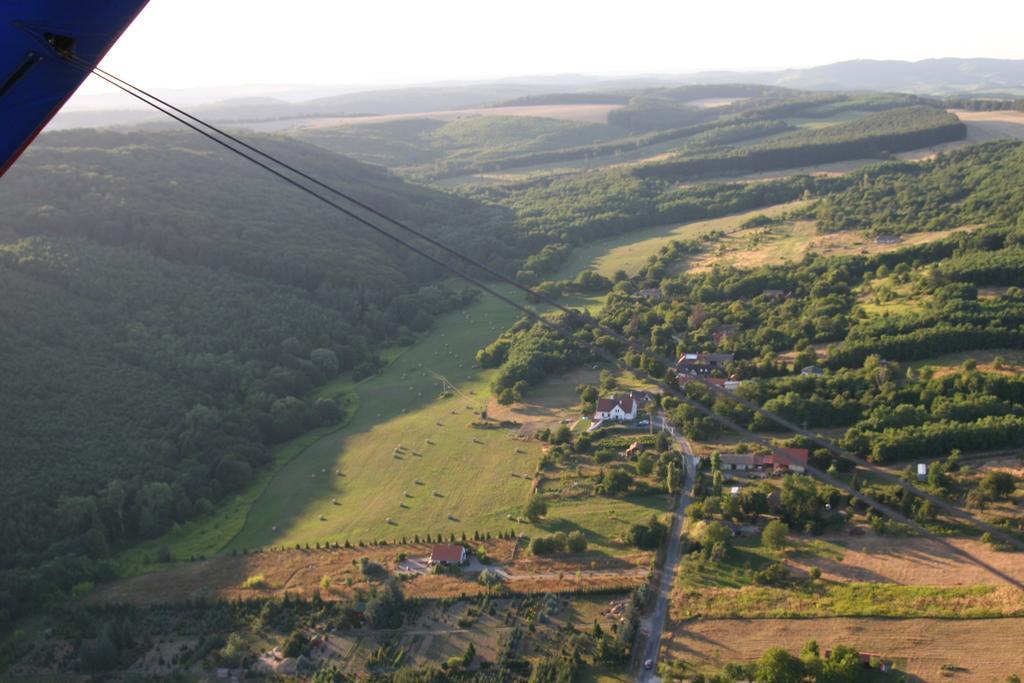 Palos Resort Zalacsány Buitenkant foto